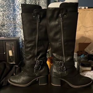 Carlos by Carlos Santana Boots-black
